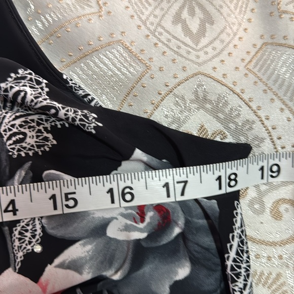 I.N.C. -International Concept - Black/Red floral, Sleeveless Top. Size M… - Picture 5 of 6